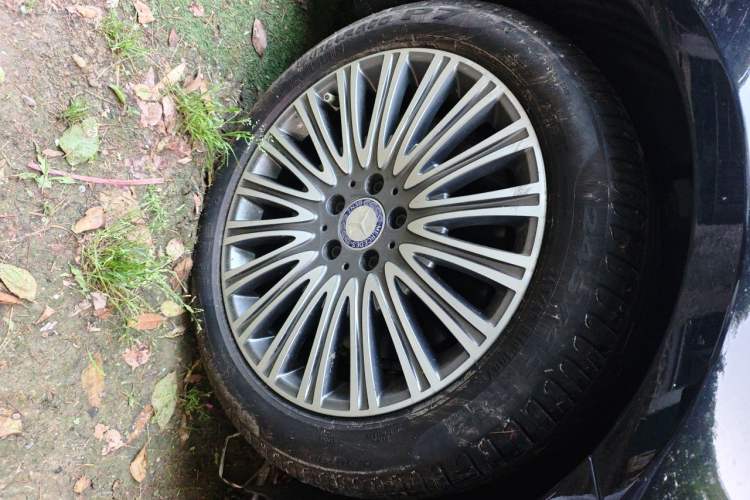 Used Mercedes-Benz E-Class 2019 Restyled E 300 L Luxury Edition Right Front Wheel Hub