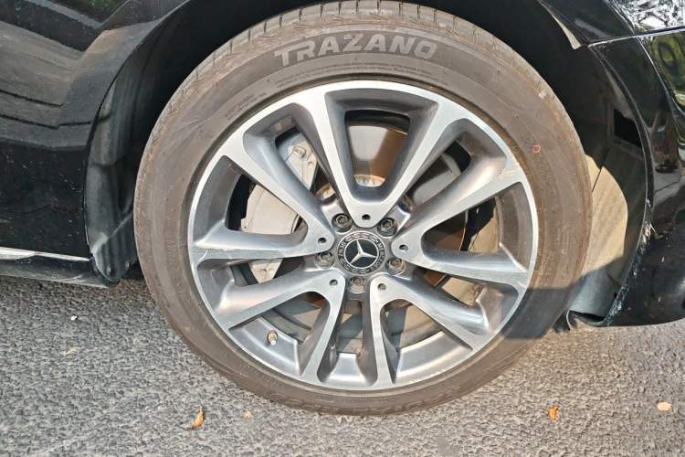 Used Mercedes-Benz E-Class 2019 Facelifted E 300 L Stylish Version Right Front Wheel Hub