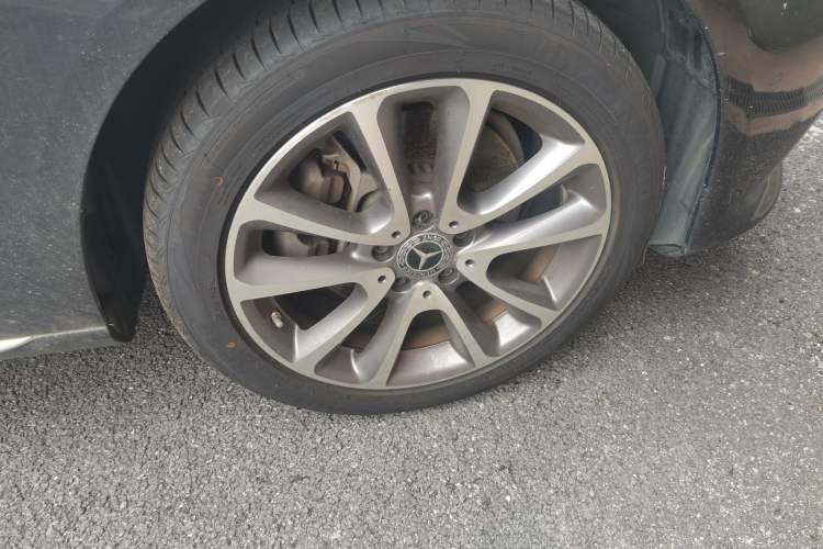 Used Mercedes-Benz E-Class 2019 E 260 L Right Front Wheel Hub