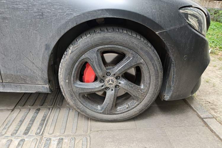 Used Mercedes-Benz E-Class 2019 E 300 L Sporty and Stylish Model Right Front Wheel Hub