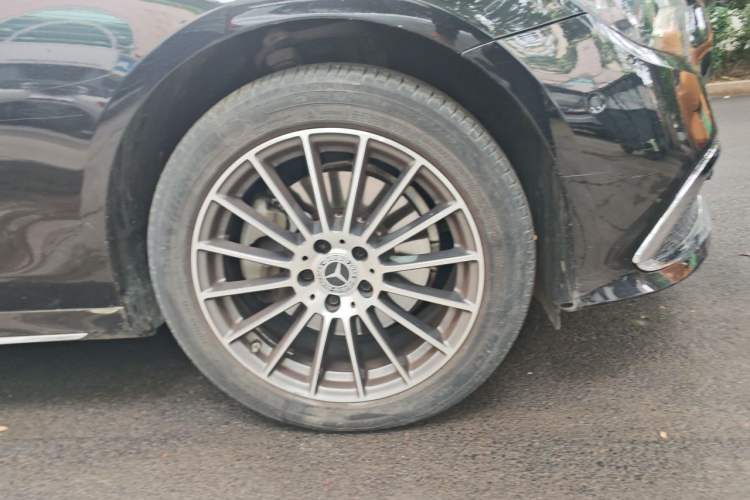 Used Mercedes-Benz E-Class 2019 E 260 L Right Front Wheel Hub