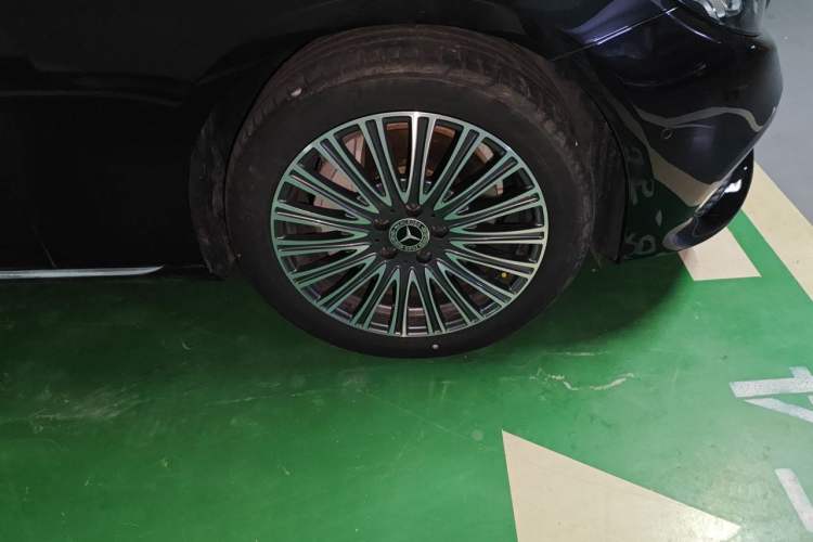Used Mercedes-Benz E-Class 2019 E 300 L Stylish Model Right Front Wheel Hub