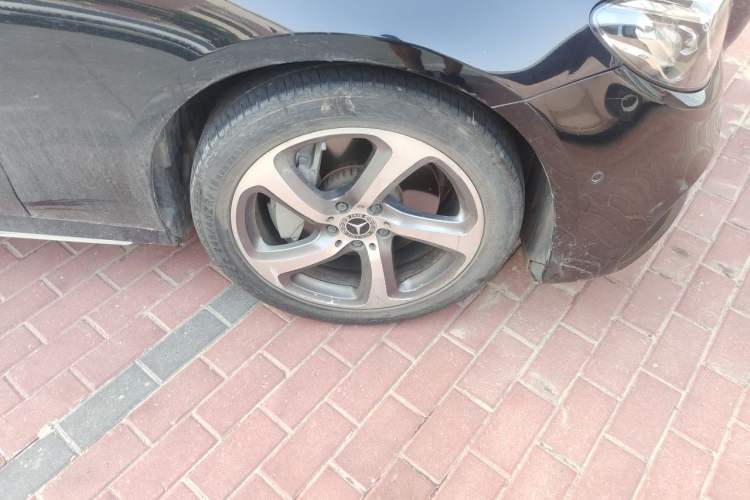 Used Mercedes-Benz E-Class 2019 Restyled E 300 L Sport Luxury Edition Right Front Wheel Hub