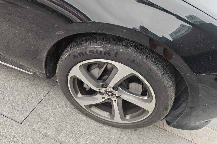 Used Mercedes-Benz E-Class 2019 Restyled E 300 L Sporty and Stylish Edition Right Front Wheel Hub