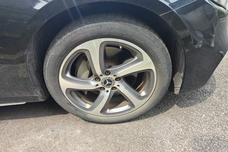 Used Mercedes-Benz E-Class 2019 Restyled E 300 L Sporty and Stylish Edition Right Front Wheel Hub