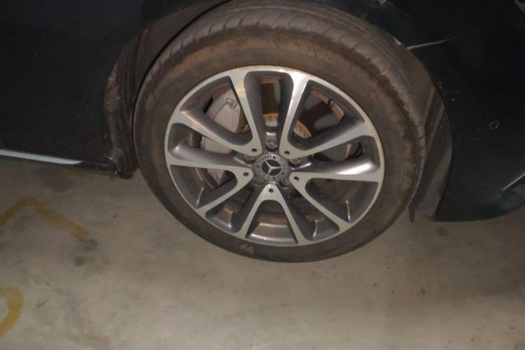 Used Mercedes-Benz E-Class 2019 E 300 L Stylish Model Right Front Wheel Hub