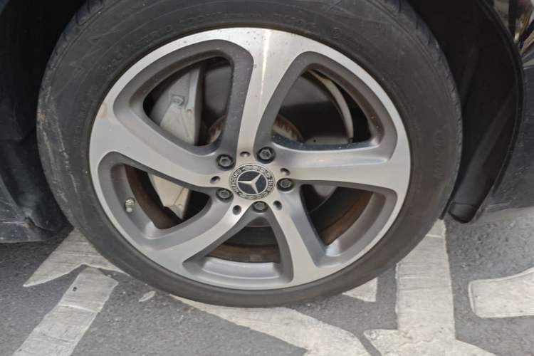 Used Mercedes-Benz E-Class 2019 Restyled E 300 L Sporty and Stylish Edition Right Front Wheel Hub