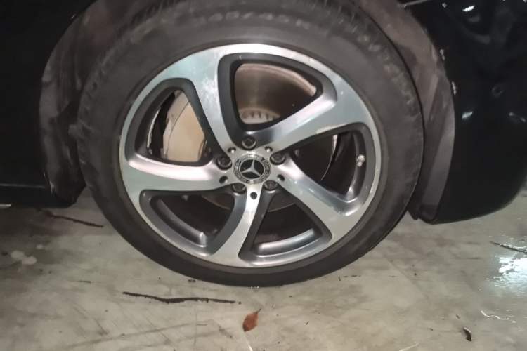 Used Mercedes-Benz E-Class 2019 Restyled E 300 L Sporty and Stylish Edition Right Front Wheel Hub