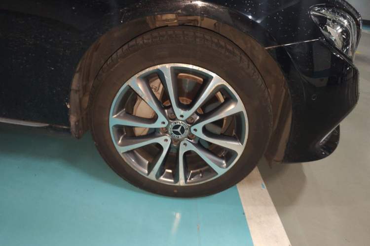 Used Mercedes-Benz E-Class 2019 E 300 L Luxury Model Right Front Wheel Hub