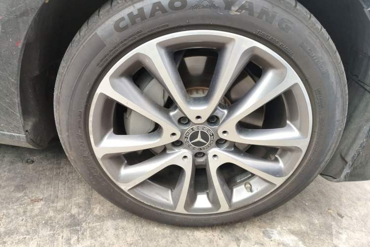 Used Mercedes-Benz E-Class 2019 Restyled E 300 L Luxury Edition Right Front Wheel Hub