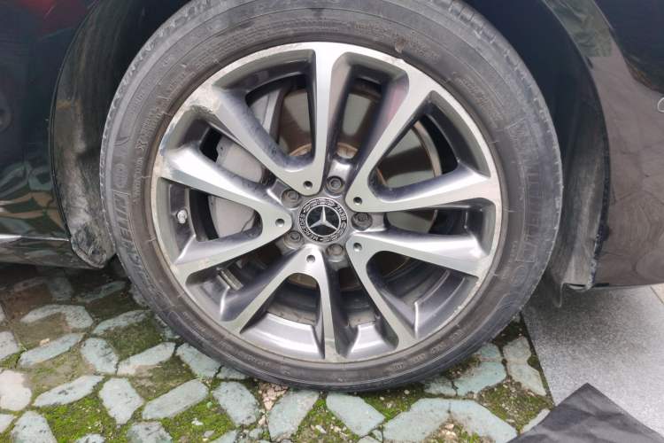 Used Mercedes-Benz E-Class 2019 E 300 L Luxury Model Right Front Wheel Hub