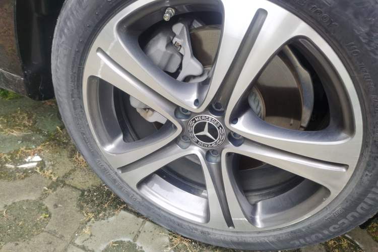 Used Mercedes-Benz E-Class 2019 E 260 L Sport Edition Right Front Wheel Hub