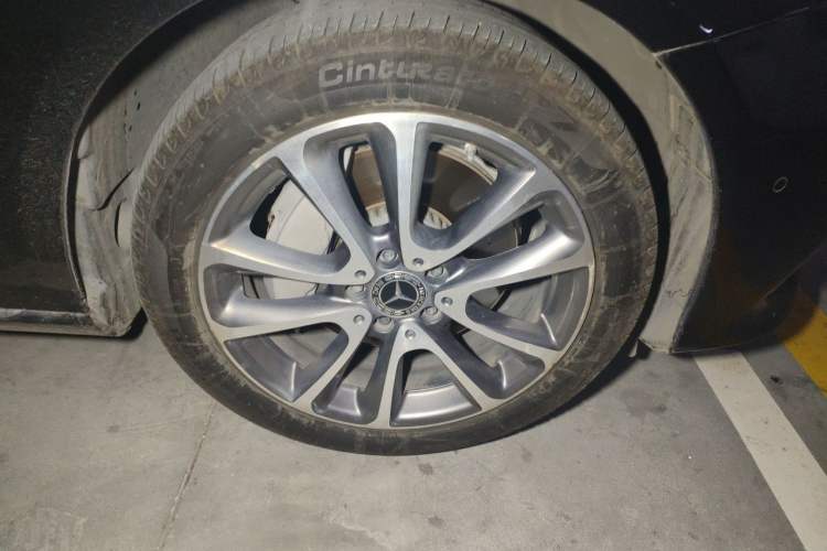 Used Mercedes-Benz E-Class 2019 Facelifted E 300 L Stylish Version Right Front Wheel Hub