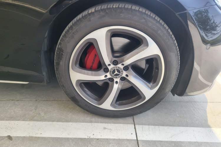 Used Mercedes-Benz E-Class 2019 E 300 L Sporty and Stylish Model Right Front Wheel Hub
