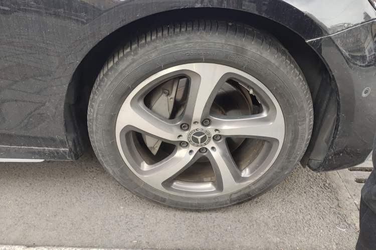 Used Mercedes-Benz E-Class 2019 E 300 L Sporty and Stylish Model