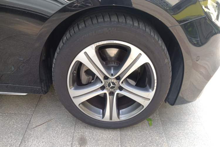 Used Mercedes-Benz E-Class 2019 E 260 L Sport Edition Right Front Wheel Hub