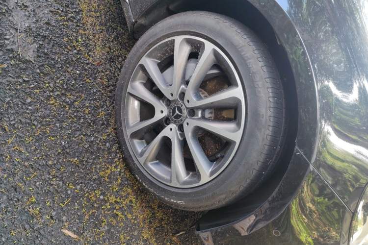 Used Mercedes-Benz E-Class 2019 E 300 L Stylish Model Right Front Wheel Hub
