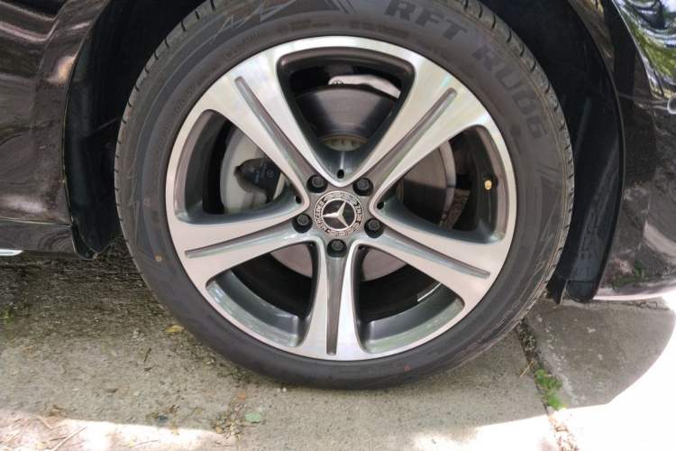 Used Mercedes-Benz E-Class 2019 E 200 L Sport Edition Right Front Wheel Hub