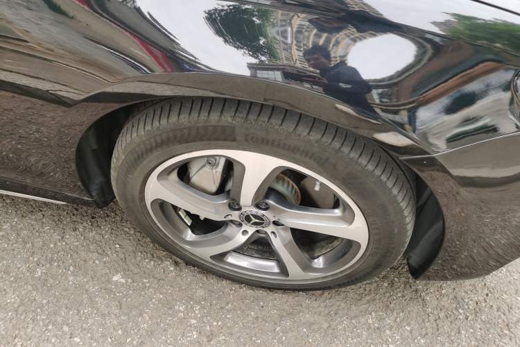 Used Mercedes-Benz E-Class 2019 Restyled E 300 L Sporty and Stylish Edition Right Front Wheel Hub