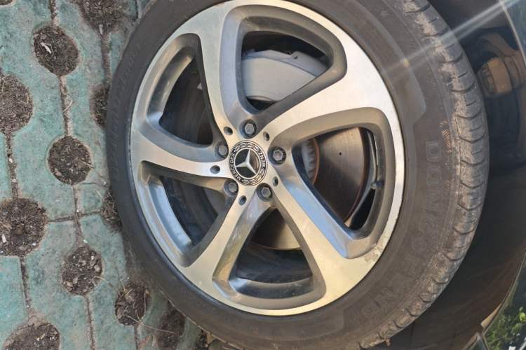Used Mercedes-Benz E-Class 2019 E 300 L Sporty and Stylish Model Right Front Wheel Hub