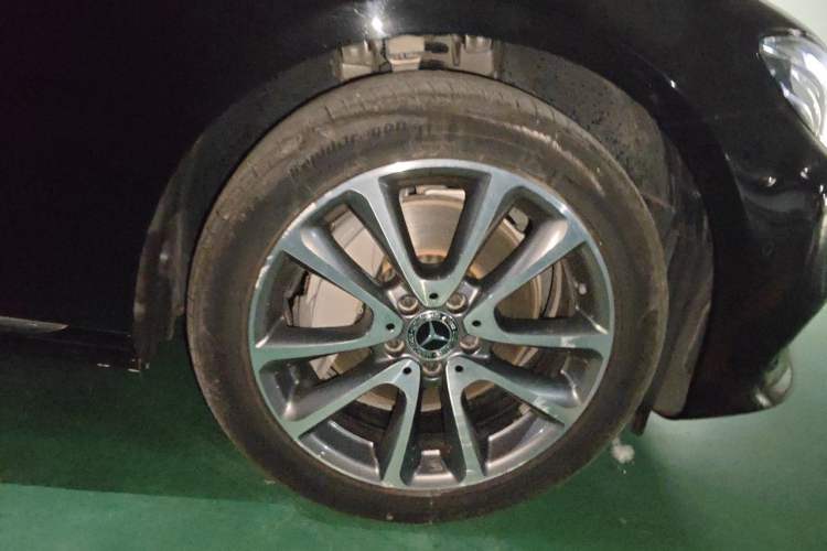Used Mercedes-Benz E-Class 2019 E 300 L Luxury Model Right Front Wheel Hub