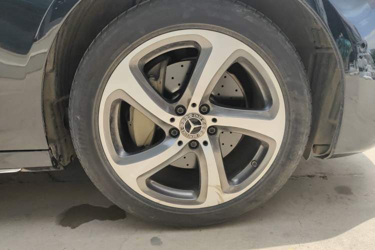 Used Mercedes-Benz E-Class 2019 Restyled E 300 L Sport Luxury Edition Right Front Wheel Hub