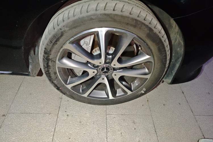 Used Mercedes-Benz E-Class 2019 E 300 L Luxury Model Right Front Wheel Hub