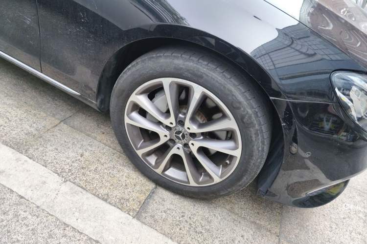 Used Mercedes-Benz E-Class 2019 Facelifted E 300 L Stylish Version Right Front Wheel Hub