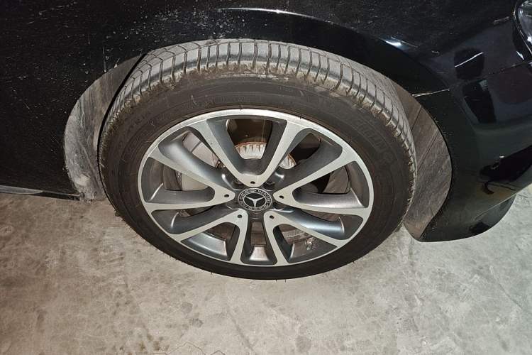 Used Mercedes-Benz E-Class 2019 Facelifted E 300 L Stylish Version Right Front Wheel Hub