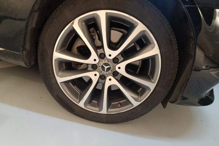Used Mercedes-Benz E-Class 2019 E 200 L Right Front Wheel Hub