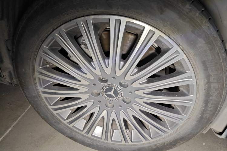 Used Mercedes-Benz E-Class 2019 Facelifted E 300 L Stylish Version Right Front Wheel Hub
