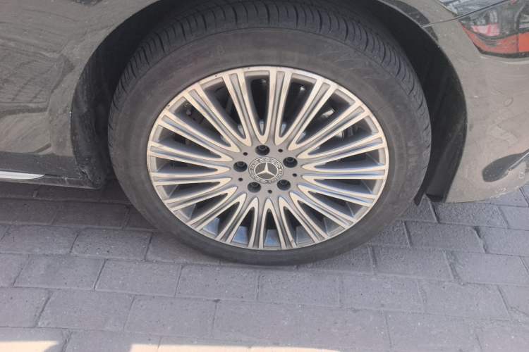 Used Mercedes-Benz E-Class 2019 Restyled E 300 L Luxury Edition Right Front Wheel Hub