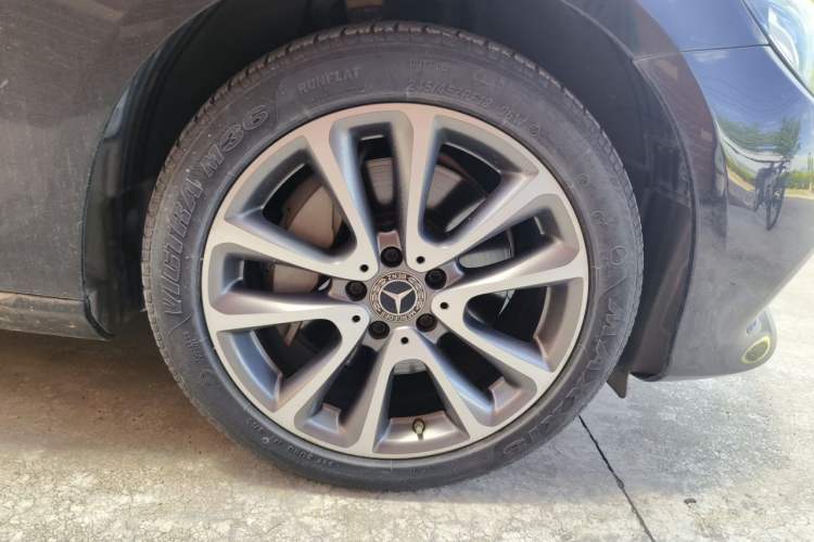 Used Mercedes-Benz E-Class 2019 Restyled E 300 L Luxury Edition Right Front Wheel Hub