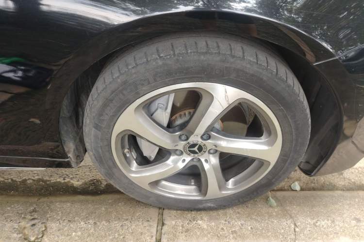 Used Mercedes-Benz E-Class 2019 Restyled E 300 L Sporty and Stylish Edition Right Front Wheel Hub
