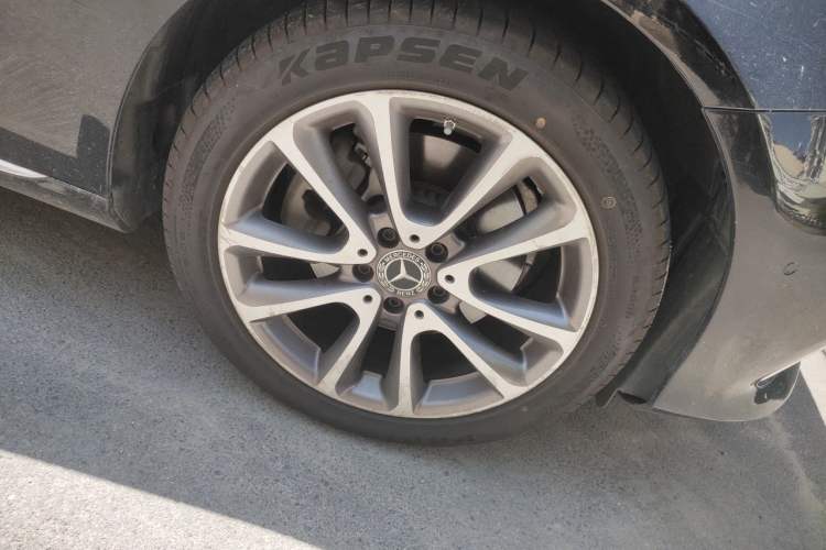 Used Mercedes-Benz E-Class 2019 E 260 L Right Front Wheel Hub