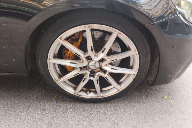 Used Mercedes-Benz E-Class 2019 Facelifted E 300 L Stylish Version Right Front Wheel Hub
