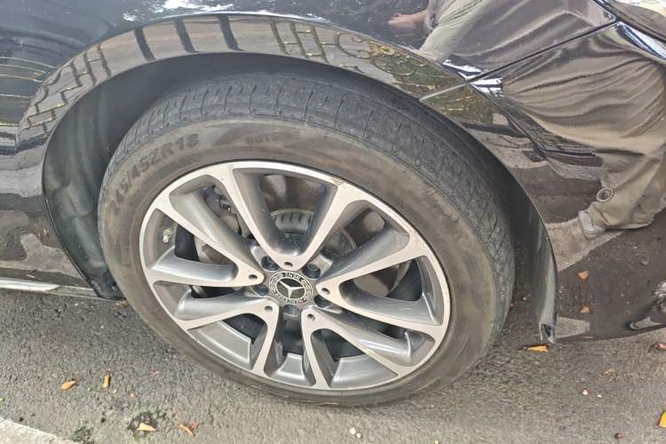 Used Mercedes-Benz E-Class 2019 E 260 L Right Front Wheel Hub