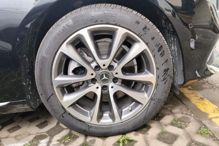 Used Mercedes-Benz E-Class 2019 E 260 L 4MATIC Right Front Wheel Hub