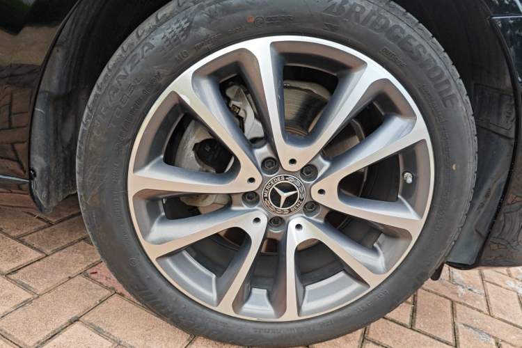Used Mercedes-Benz E-Class 2019 E 260 L Right Front Wheel Hub