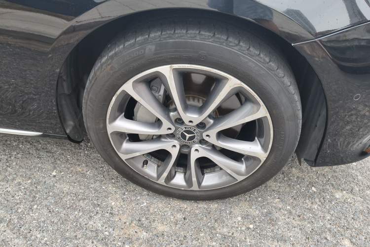 Used Mercedes-Benz E-Class 2019 E 300 L Stylish Model Right Front Wheel Hub