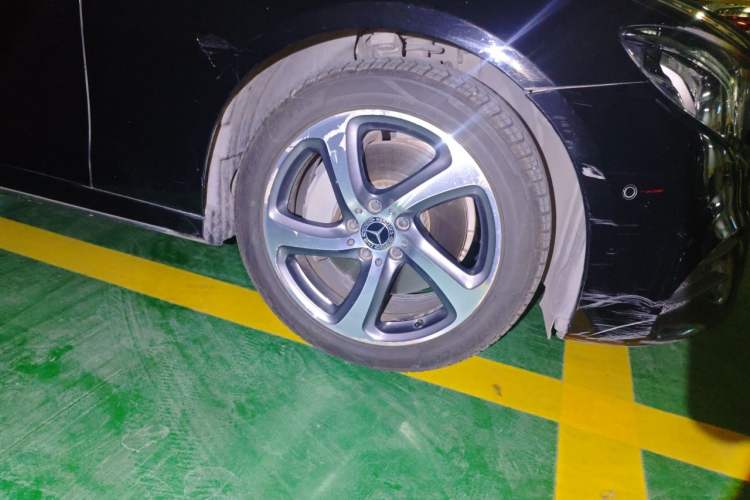 Used Mercedes-Benz E-Class 2019 E 300 L Sporty and Stylish Model Right Front Wheel Hub