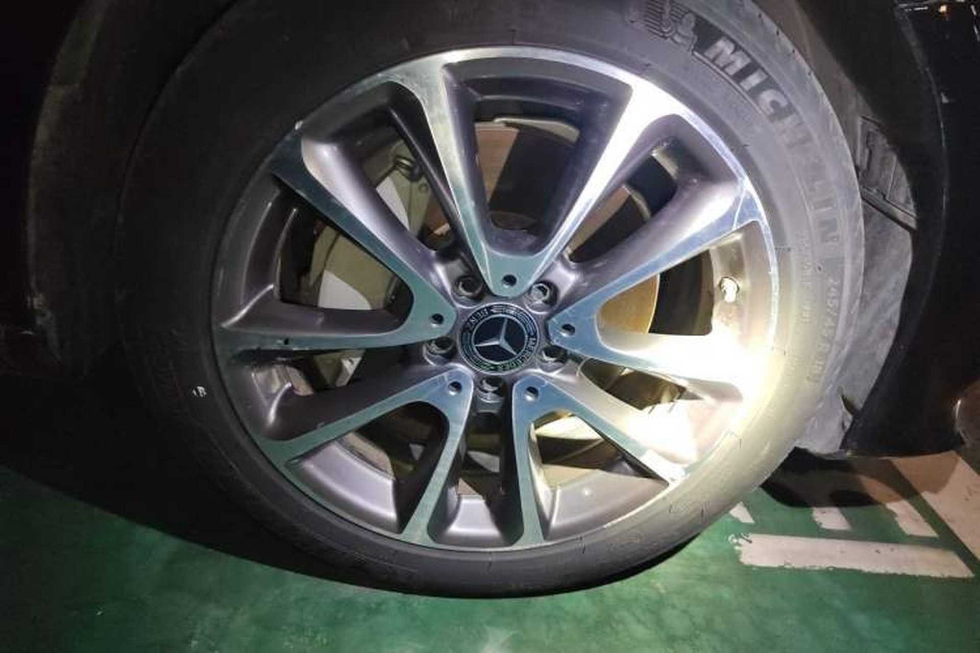 Used Mercedes-Benz E-Class 2019 Facelifted E 300 L Stylish Version Right Front Wheel Hub