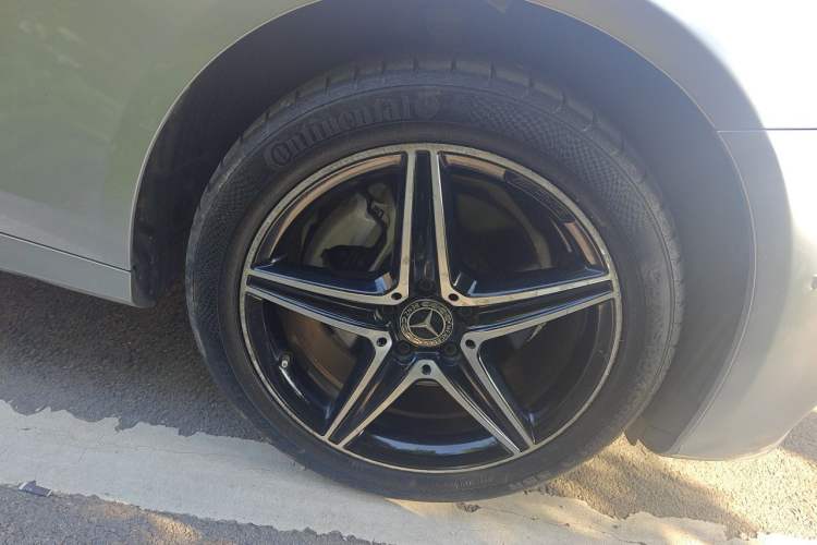 Used Mercedes-Benz E-Class 2019 E 260 Sport Edition Right Front Wheel Hub