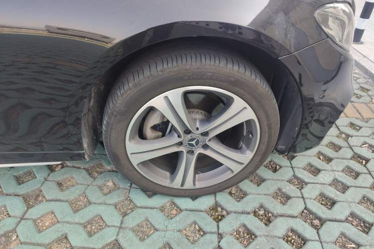 Used Mercedes-Benz E-Class 2019 E 200 L Sport Edition Right Front Wheel Hub