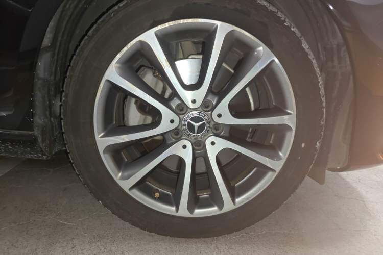 Used Mercedes-Benz E-Class 2019 E 200 L Right Front Wheel Hub