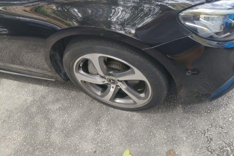 Used Mercedes-Benz E-Class 2019 Restyled E 300 L Sporty and Stylish Edition Right Front Wheel Hub