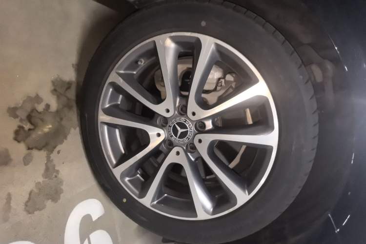 Used Mercedes-Benz E-Class 2019 E 260 L Right Front Wheel Hub