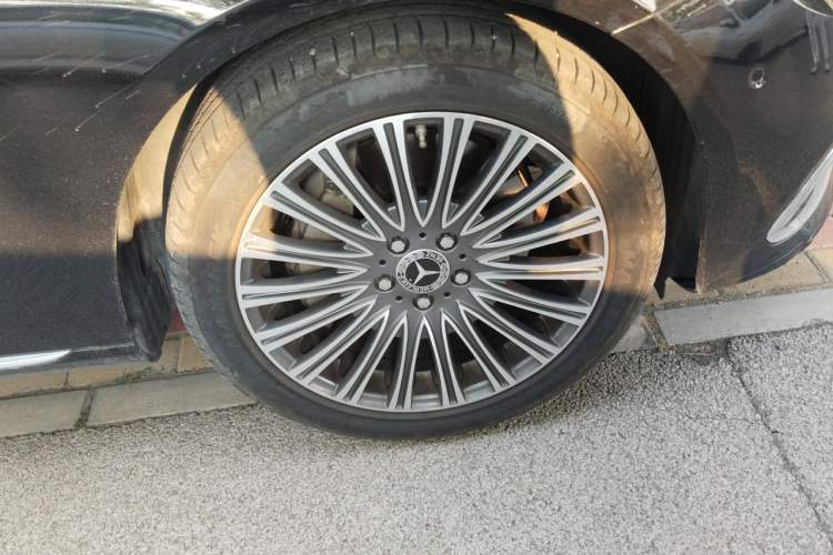 Used Mercedes-Benz E-Class 2019 Restyled E 300 L Luxury Edition Right Front Wheel Hub