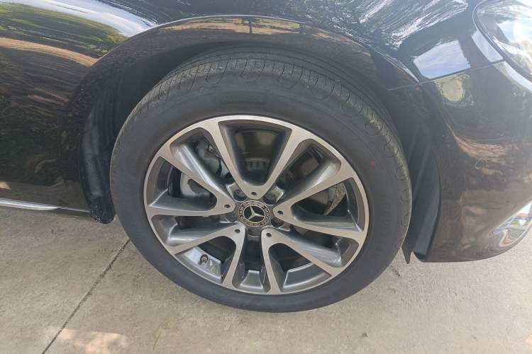 Used Mercedes-Benz E-Class 2019 E 260 L Right Front Wheel Hub