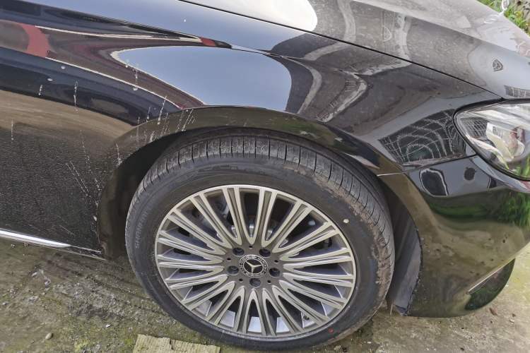 Used Mercedes-Benz E-Class 2019 Facelifted E 300 L Stylish Version Right Front Wheel Hub